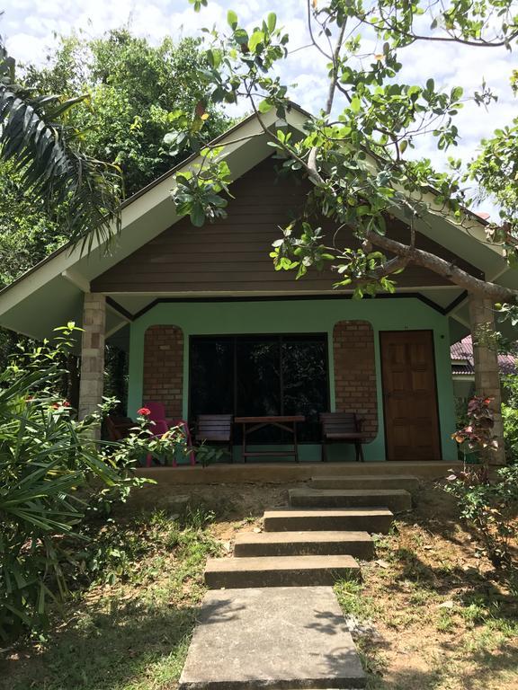 Cashew Nut Bungalows Hotel Ao Nang Exterior photo